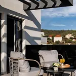 Dal' Mares Villa