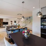 Dal' Mares Villa *