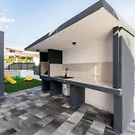 Dal' Mares Villa *