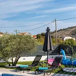 Dal' Mares Villa *