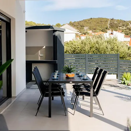 Dal' Mares Villa