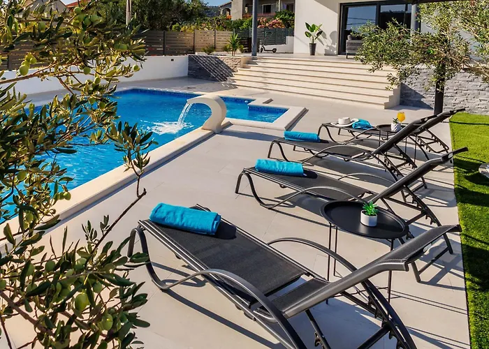 Dal' Mares Villa *