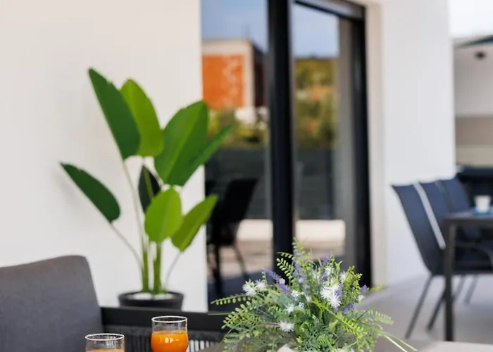 Dal' Mares Villa *