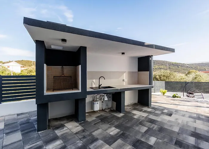 Dal' Mares Villa *